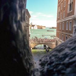 Dans le Pont des soupirs