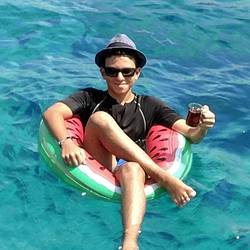 Also a way to start into "Bayram" - Kaan enjoys the sea at the Canyon to its kind :-)!