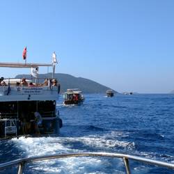 In the morning at 10.00, almost all dive boats leave the harbor!