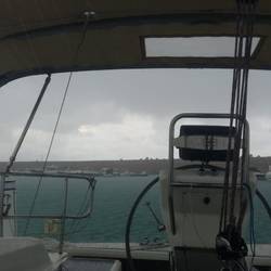 Die Striche im Bild sind Regentropfen