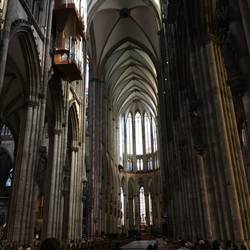 Vom Haupteingang Richtung Altar