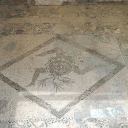 Die drei Beine der Trinacria stehen für Wind, Sonne und Meer vom dreieckigen Sizilien