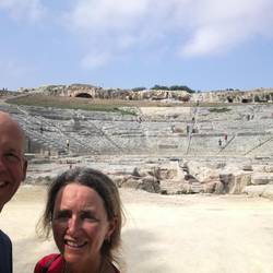 Das griechische Theater mit einem Durchmesser von 140 m bot 15.000 Zuschauern Platz