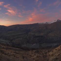 Sonnenaufgang in den Bergen bei Queenstown