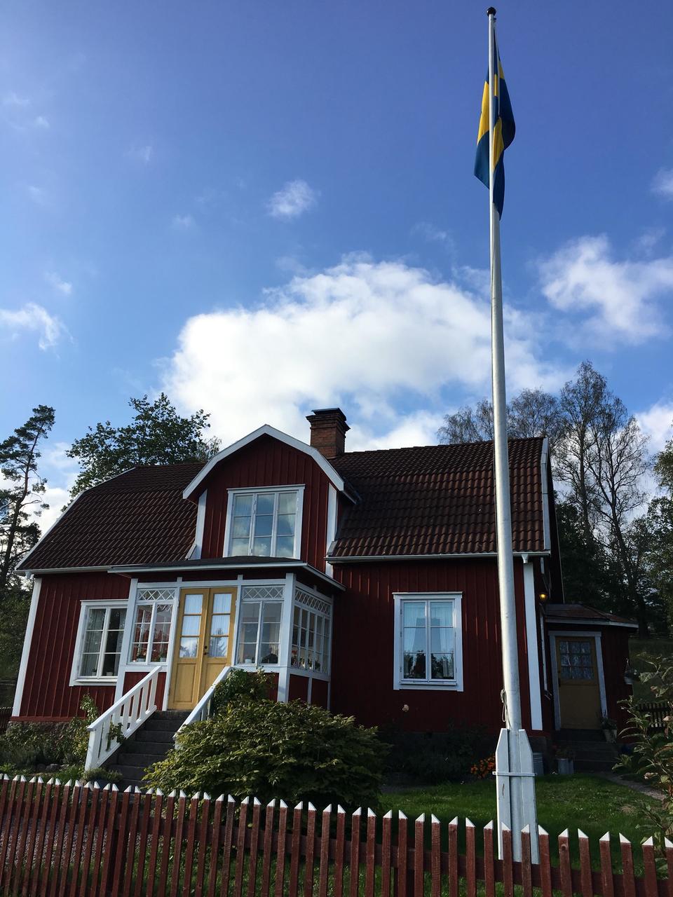 Das Wohnhaus mit dem Fahnenmast