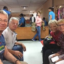 Wir warten auf den Abflug und treffen Heideun und Jürgen hier ein letztes Mal