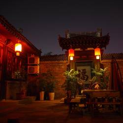 Unser Hotelinnenhof bei Nacht