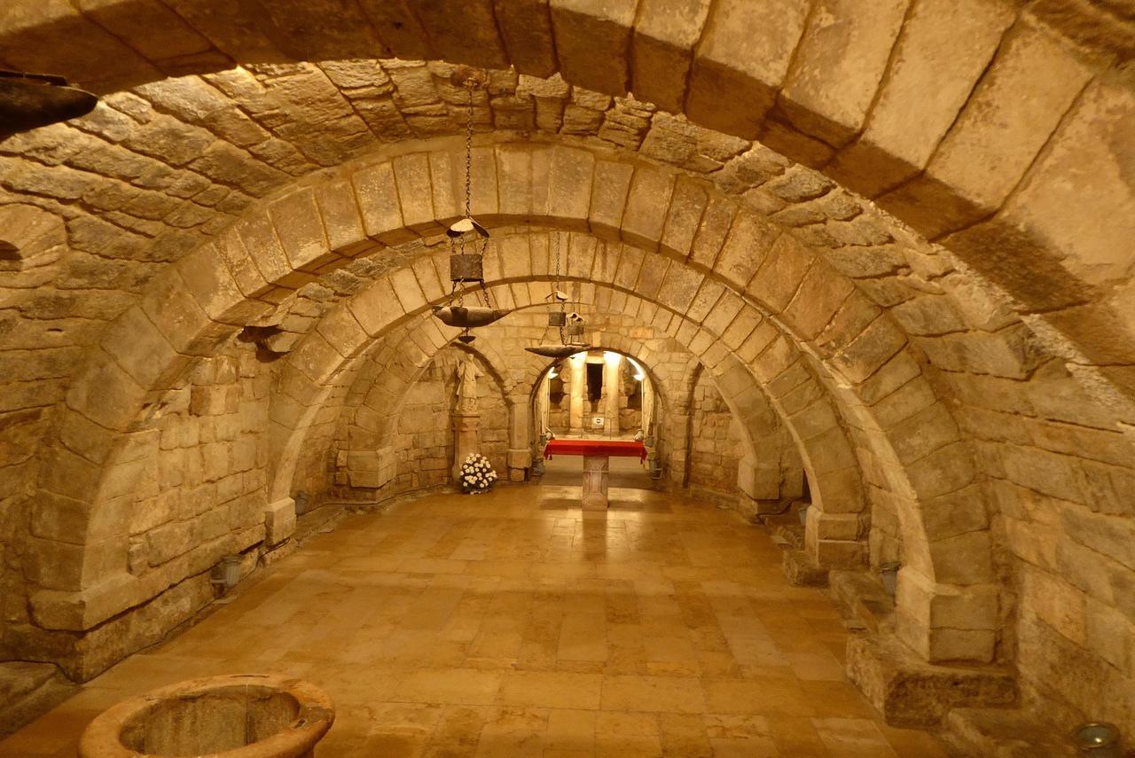 Palencia cathedral crypt with visigoth colums at the end