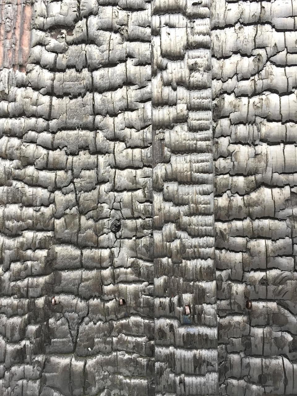 Beeindruckende Brandbehandlung eines Holzturmes!