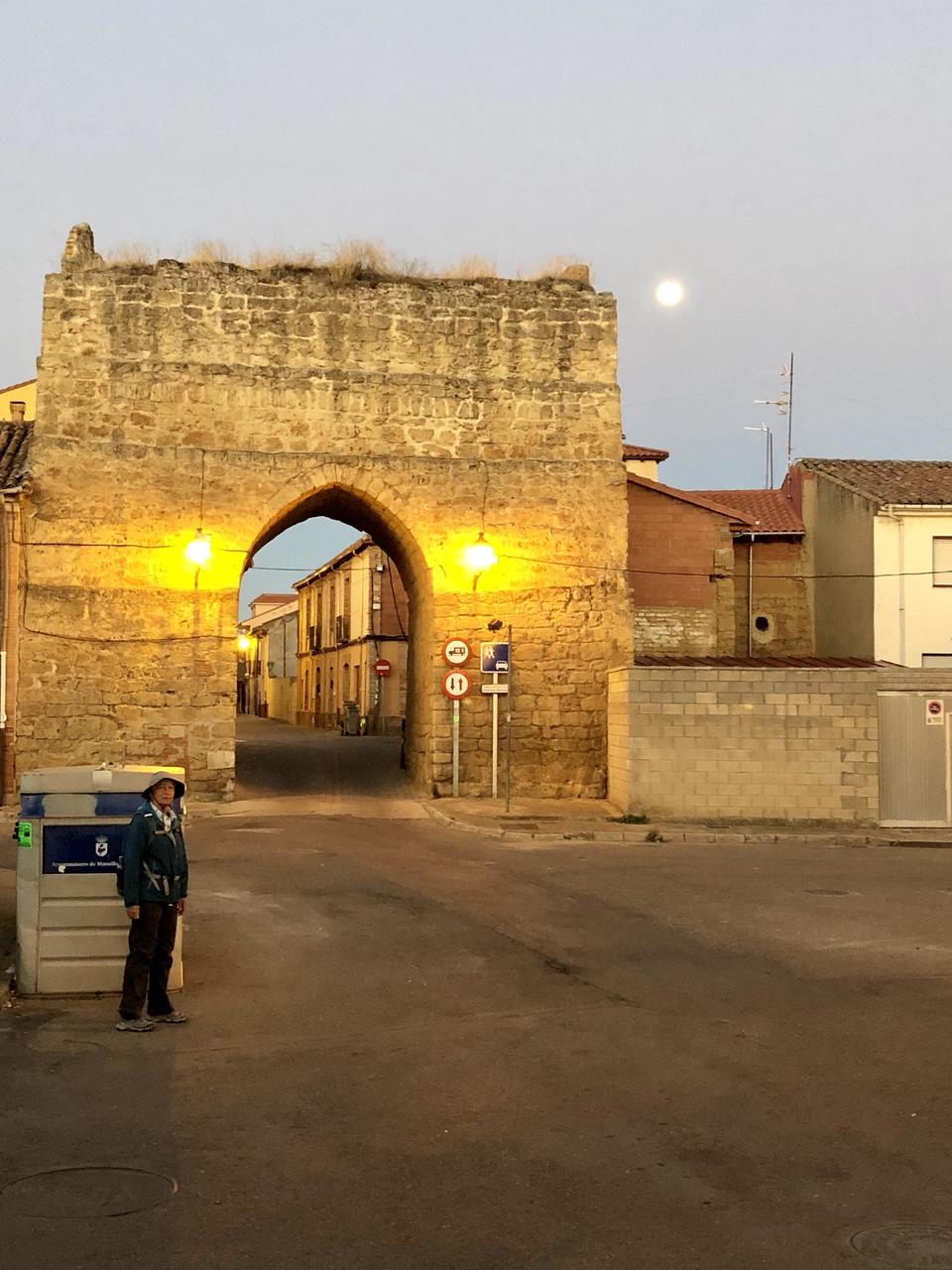 Leaving Mansilla by moonlight