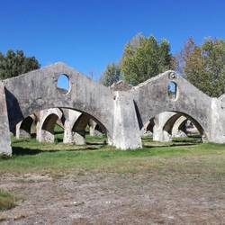 Die einzige Sehenswürdigkeit: Reste einer Werft der Venizianer