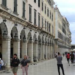 Die Barockfassade entstand zur Blütezeit unter britischer Herrschaft