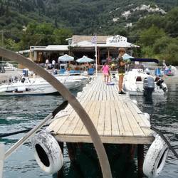 Taverne direkt vor der Tür