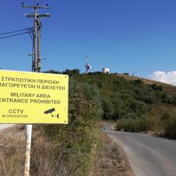Das Ende der Wanderung mit Mühle in Sicht