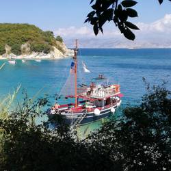 Alternativ: Ausflugsboot nehmen und sich begrillen lassen