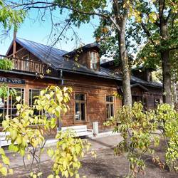 Noch mehr Holzhäuser...