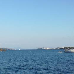 Korfu Stadt in Sichtweite vom Ankerplatz