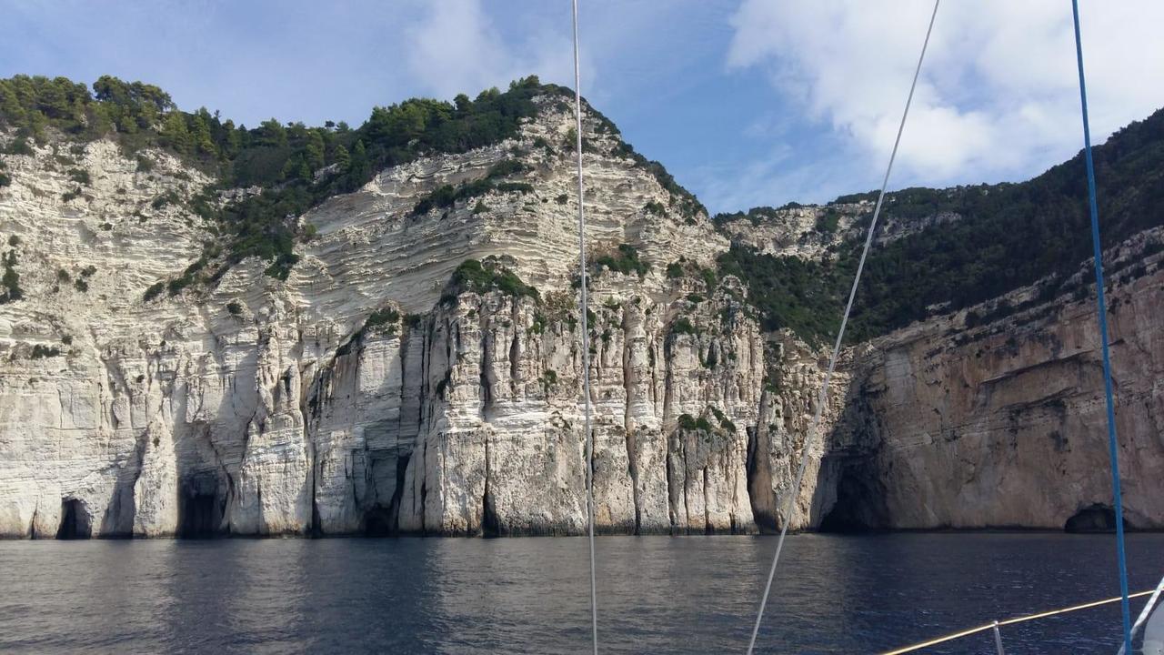 Beeindruckende Steilküste von Paxos