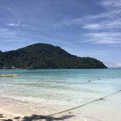 Der Strand direkt vor unserem Hostel😍