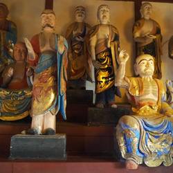 Im fünften Tempel