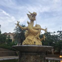 Hai Leng Ong Statue (Golden Dragon)