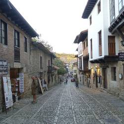 Santillana del Mar: schöne Stadt