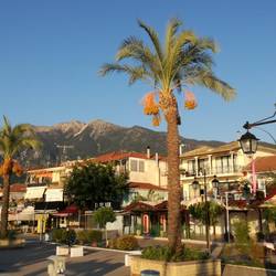 Nydri gefällt mit Liegeplatz unter Palmen