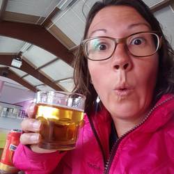 Proooost! Auf die 100. Etappe! Werd nachher noch ne flotte Sohle aufs Parkett legen 💃