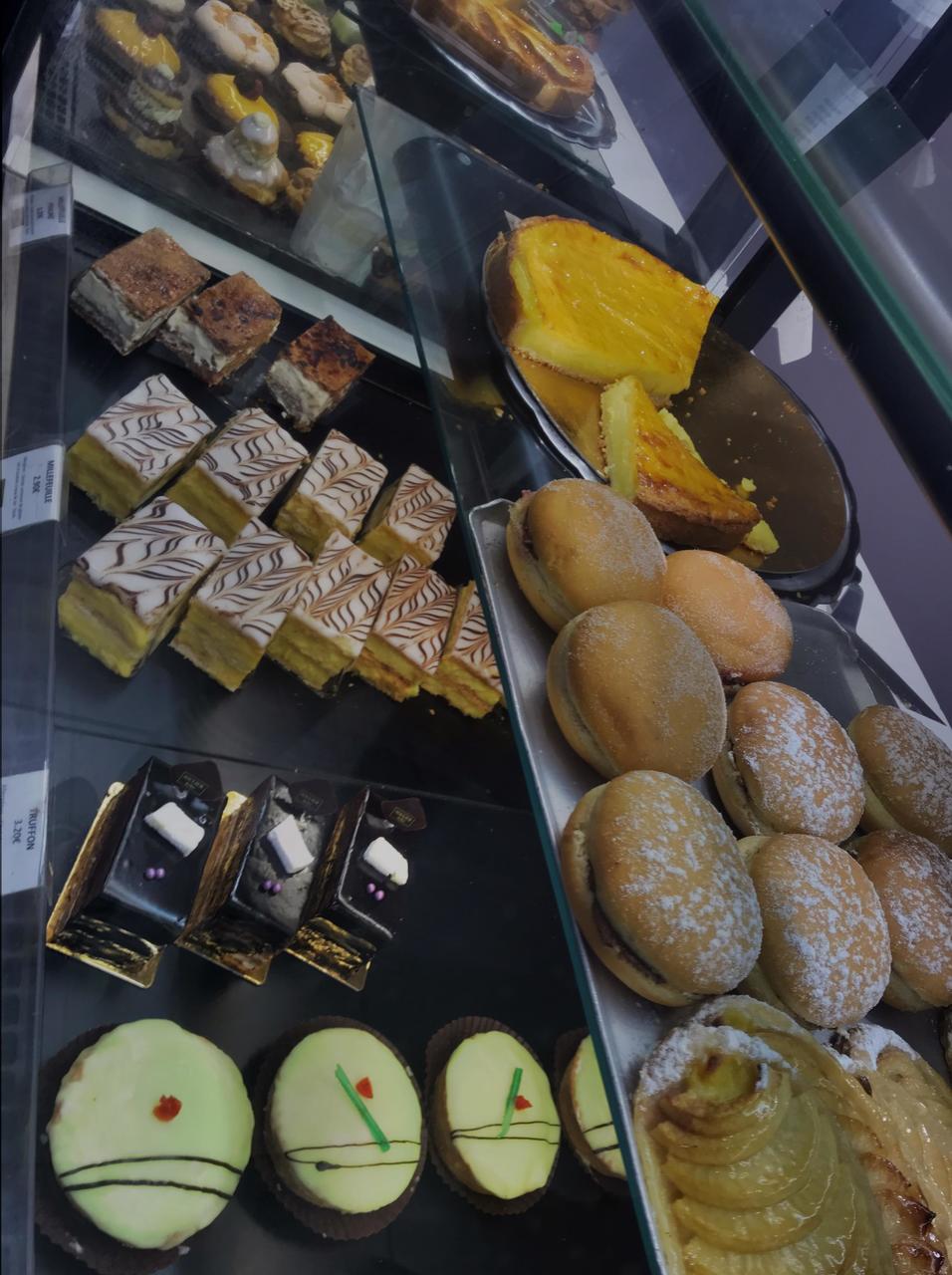 Diese Auslage habe ich ganz absichtslos fotografiert. Einfach so. *Sabberfäden*