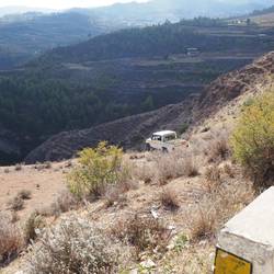 How to park your car properly on the edge of the cliff.