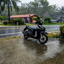 Hier haben wir noch gehofft es hört irgendwann auf zu regnen. Naja jetzt gegen 21:30Uhr regnet es nicht mehr..