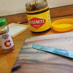 Orginal Australisch! Vegemite... pur ziemlich ekelig