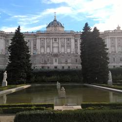 The garden lookng at the side of the Palace