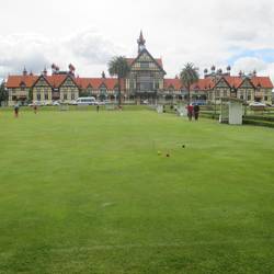 Government House mit Crocket im Vordergrund