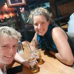 Bijkletsen vlak na aankomst met een biertje :-)