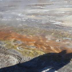 Verschillende kleuren bij Geysers