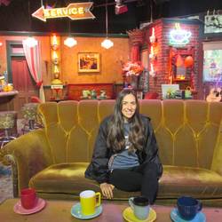 ich beim Set von Friends