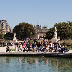 Parisians in the Jardin des Tuileries
