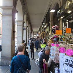 Strolling along the Rue de Rivoli