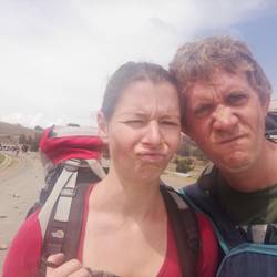 Straßenblockade aus Steinen - Auf dem 'Zufußweg' zur peruanischen Grenze