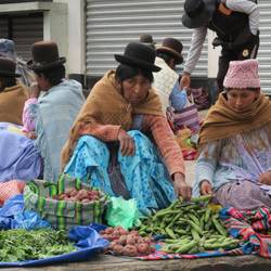 In der Marktstraße von Copacabana
