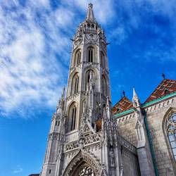 Matthiaskirche, die erste Kirche auf dem Burgberg, hier wurden Königshäupter gekrönt 👑