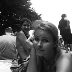 Da noch im Bikini wartend