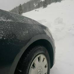 Parkplatz mitten im Schnee, aber dafür mit schöner Aussicht (wenn auch nebelverhangen)