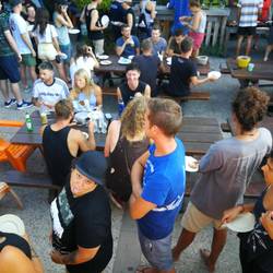 BBQ Warteschlange