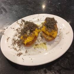 Scrambled egg on brioche with truffle