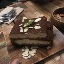 Enorm stuk tiramisu to share