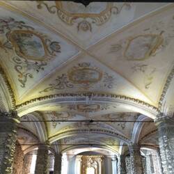 The ceiling with a skull trim