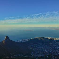 Der Blick vom Tafelberg auf den Lionshead und den Signal Hill