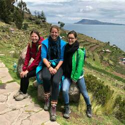 Michaela, Jannika en ik @ Isla Taquile